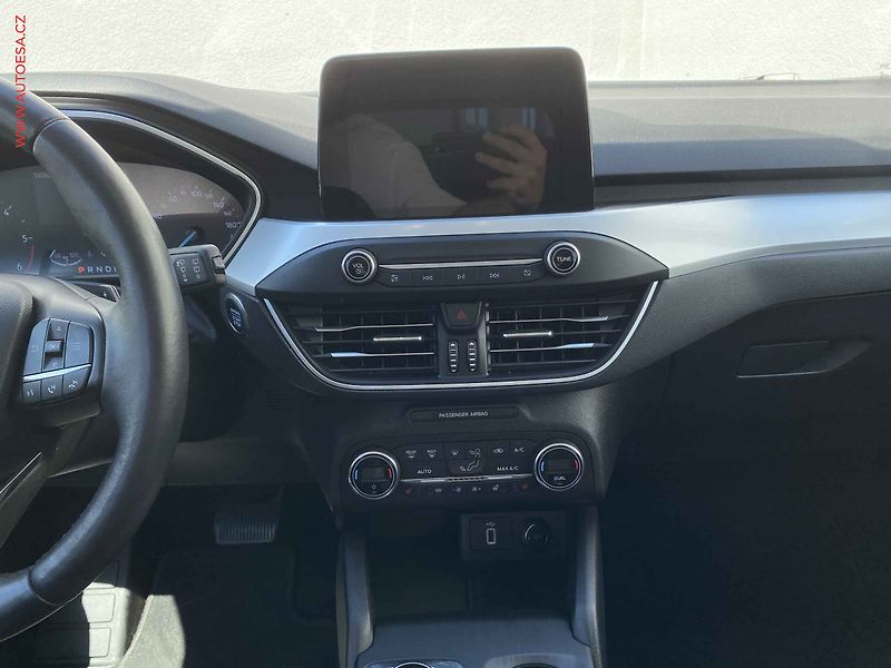 Ford Focus (2018) 1.5 EcoBlue, AT, navi, park - fotka 12 z 19