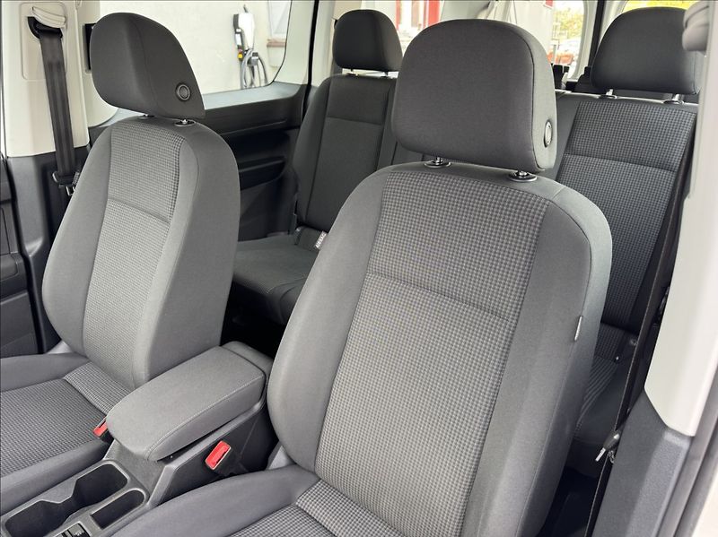 Volkswagen Caddy 2,0 TDI MAXI 7míst DPH 1maj ČR - fotka 23 z 50