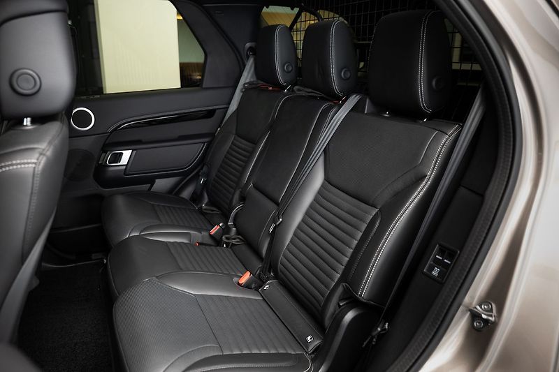 Land Rover Discovery D300 SE Approved/7 míst/ - fotka 11 z 27