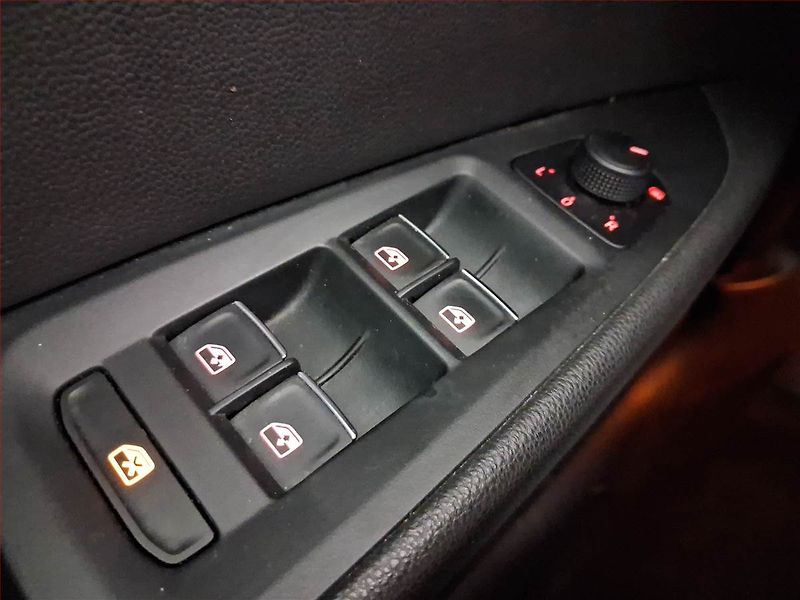 Seat Leon (2018) Style 1.4 TSI, Kůže, Tempomat - fotka 16 z 17