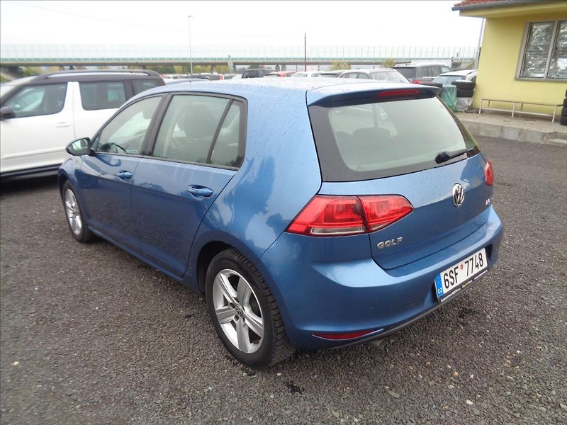 Volkswagen Golf 2,0   TDI - fotka 6 z 16