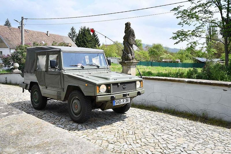 Historická vozidla a motorky projely v sobotu Českým lesem v rámci vyjížďky zvané Po pašeráckých stezkách.