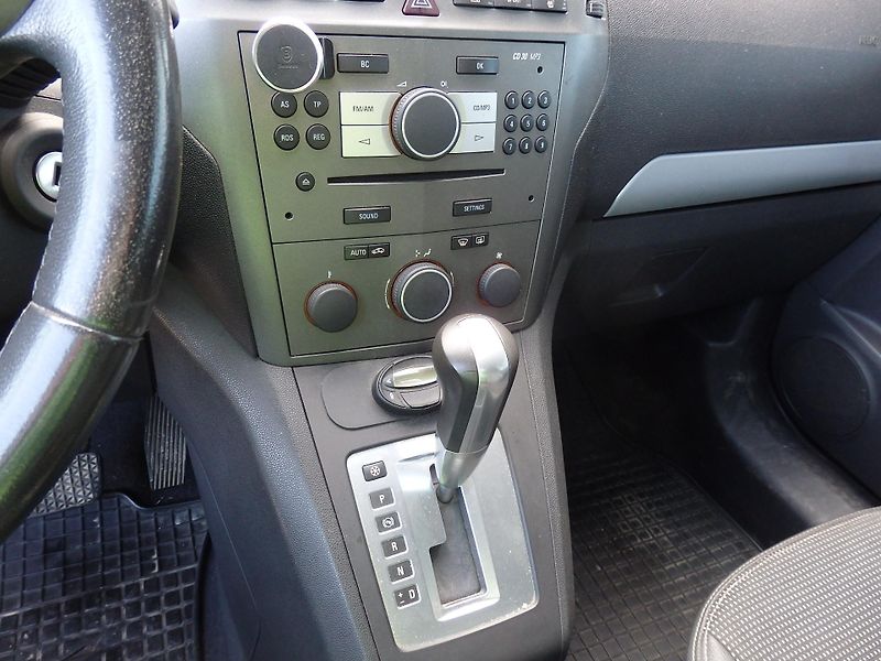 Opel Zafira 1.9 CDTI 16V 110 kW AUTOMAT - fotka 15 z 16