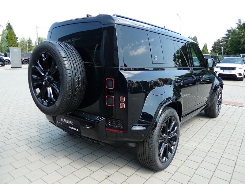 Land Rover Defender 110 4,4 OCTA P635 - fotka 7 z 46