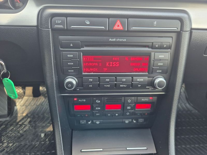 Audi A4 (2007) 1.6MPi 75kw, tažné, pěkná - fotka 16 z 24