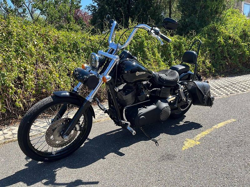 Harley-Davidson FXDWGI Dyna Wide Glide (2012) - fotka 4 z 16