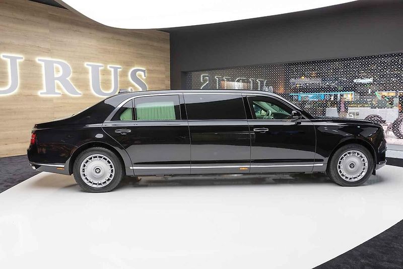 Automobilka Aurus zastavila výrobu luxusních pancéřovaných vozů, které měly být výkladní skříní ruského impéria. Na snímku je limuzína Aurus Senat na mezinárodním autosalonu v Ženevě 2019.