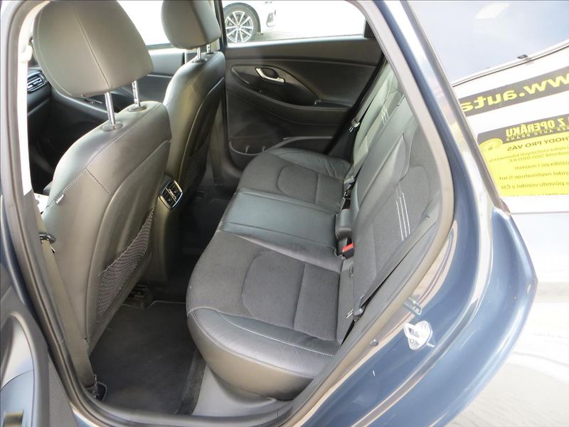 Hyundai i30 1,5 T-GDI M-Hev Style kombi - fotka 29 z 30