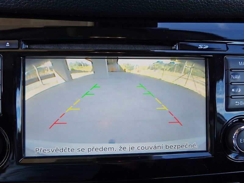 Nissan Qashqai 1.6dCi 4WD Tažné Kamera ČR - fotka 10 z 33