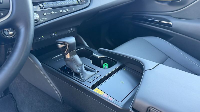 Lexus ES 300h 300H 2,5 HEV LIMITED EDITION - fotka 10 z 26