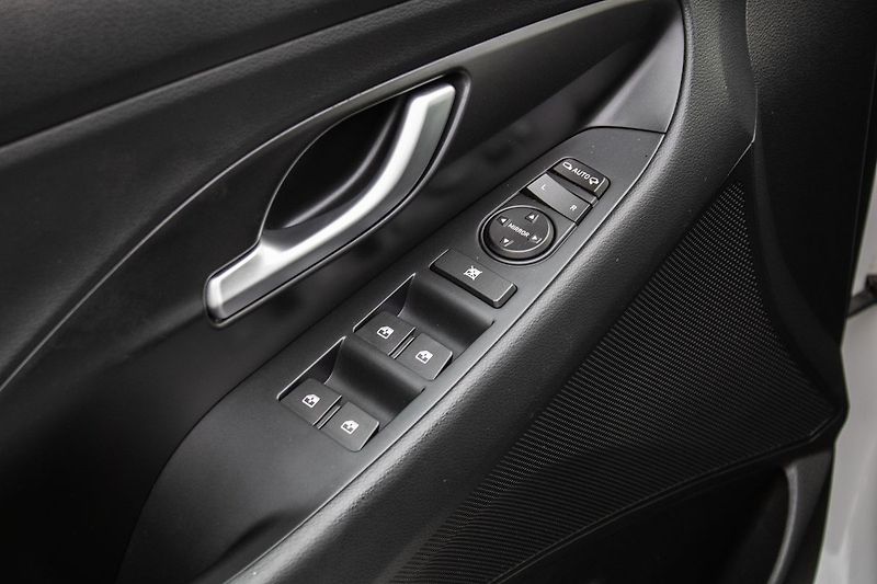 Hyundai i30 - fotka 28 z 33