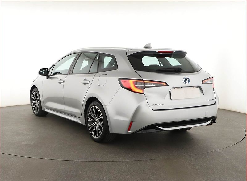 Toyota Corolla (2022) Active 2.0 Hybrid - fotka 4 z 25