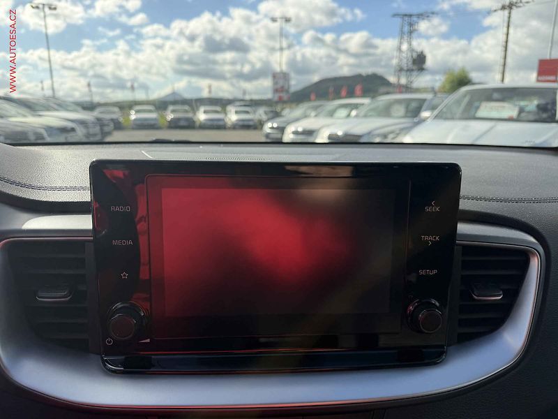 Kia Ceed (2022) 1.5 T-GDi, 1.maj,ČR - fotka 13 z 17