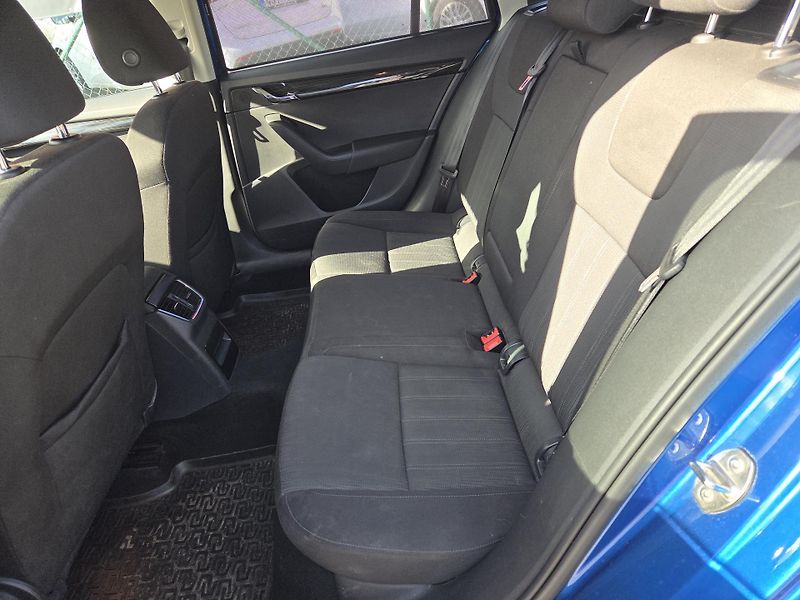Škoda Octavia 2,0TDi kombi lze splátky VŠEM - fotka 10 z 11
