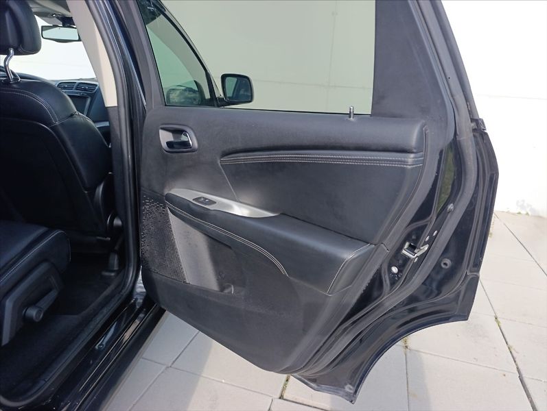 Fiat Freemont 2,0 MULTIJET 7MÍST 4x4 AT NAVI - fotka 22 z 41