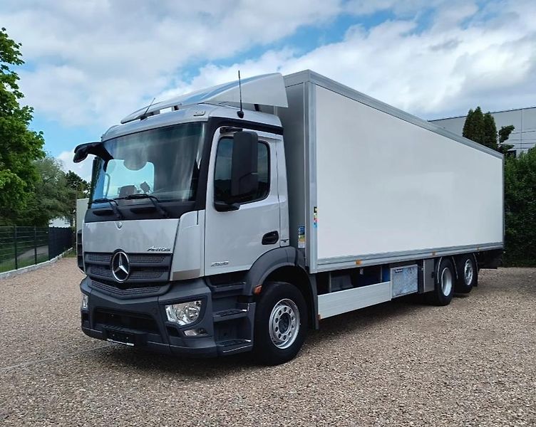 Mercedes-Benz (2016) Antos 2535 6x2 mrazák EURO 6 - fotka 2 z 16