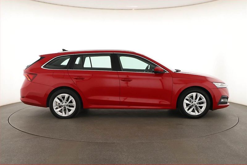 Škoda Octavia (2023) Style 1.5 TSI, ČR,1.maj - fotka 6 z 17