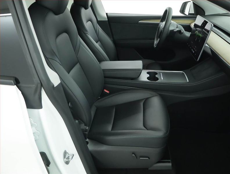 Tesla Model Y (2022) Long Range AWD 79kWh, SoH 93% - fotka 9 z 21