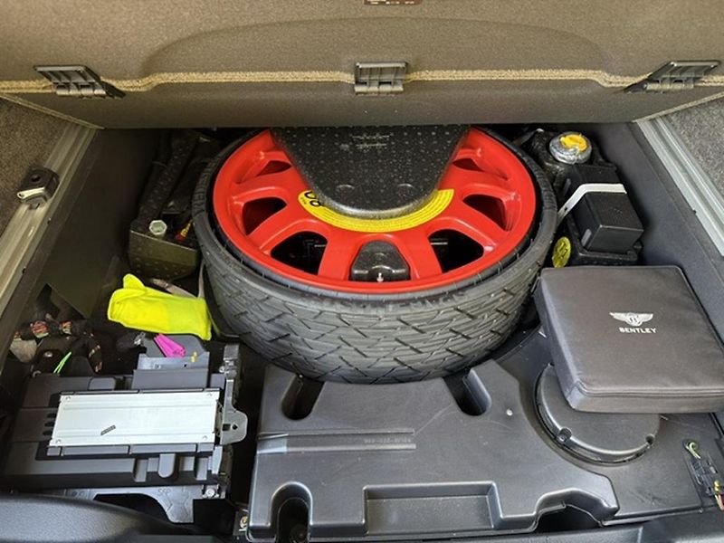 Bentley Bentayga 6,0 V12 4WD,head-up, TOP STAV - fotka 46 z 49