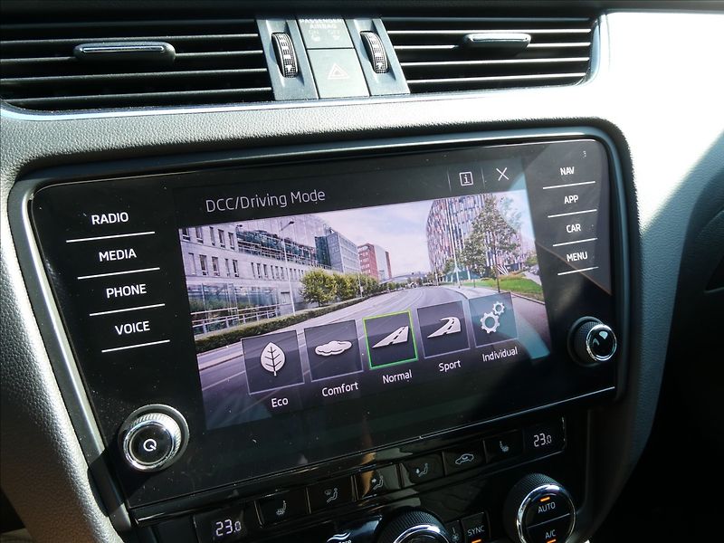 Škoda Octavia 2,0 TDi 135kW RS DSG, serviska - fotka 34 z 49