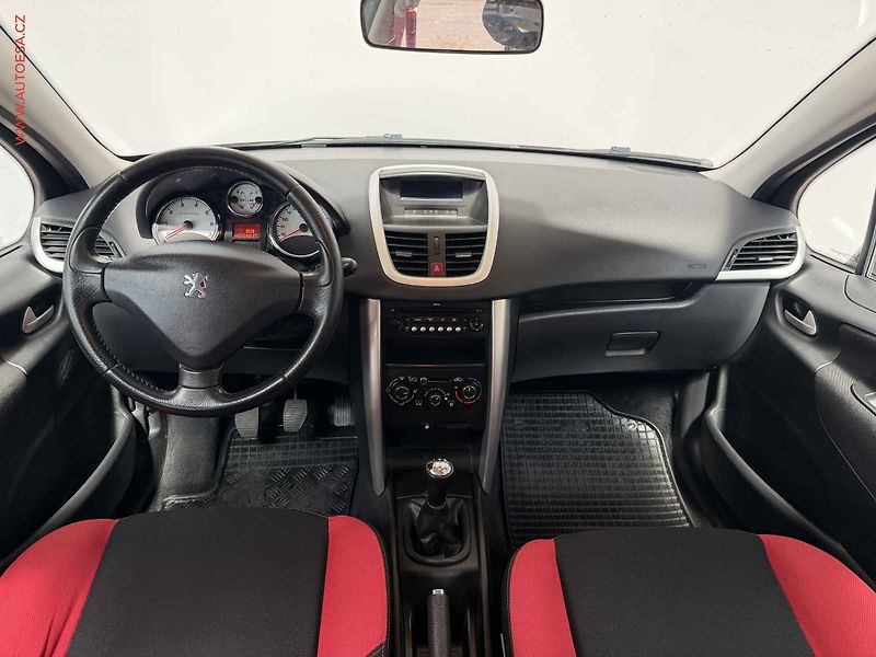 Peugeot 207 (2011) 1.4i, 1.maj,ČR, AC, TZ - fotka 8 z 16