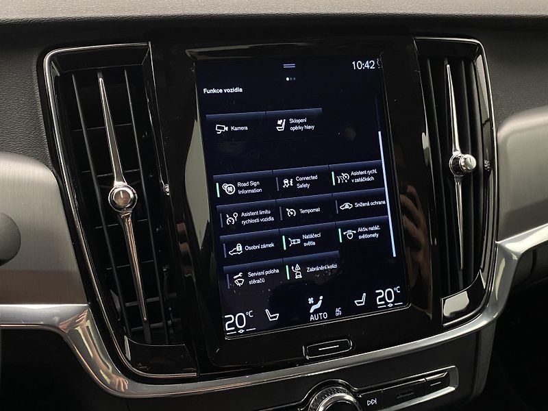Volvo S90 D4 MOMENTUM AUT - fotka 37 z 43