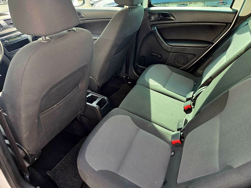Škoda Yeti (2012) 1.4 TSI Serviska - fotka 13 z 26