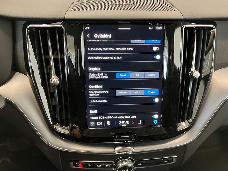 Volvo XC60 B4 FWD Momentum PRO AT8 - fotka 38 z 47