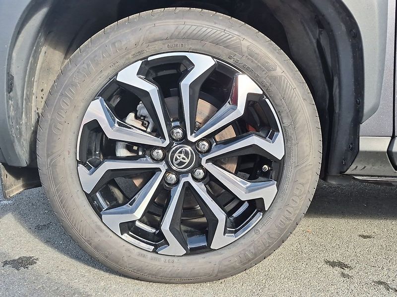 Toyota Yaris Cross 1,5 HEV FWD Style 85kW - fotka 14 z 26