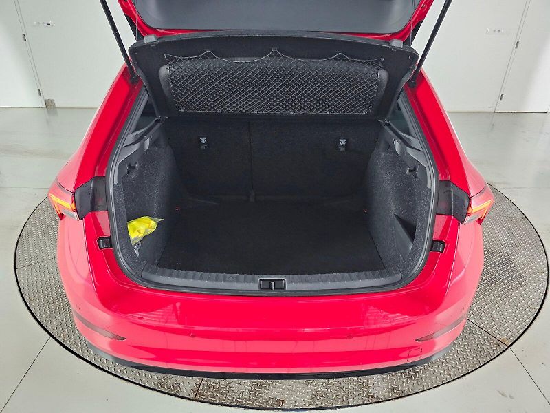 Škoda Scala (2022) 1.5TSi 110kW MONTE CARLO - fotka 29 z 29