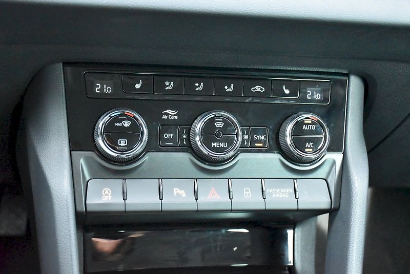 Škoda Karoq (2025) Top Selection 2.0 TDI 110kW 4x - fotka 23 z 34
