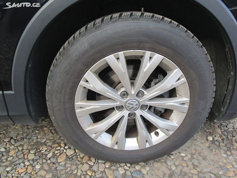 Volkswagen Tiguan 1,5TSI-96KW-NOVÁ STK+OLEJ - fotka 9 z 27
