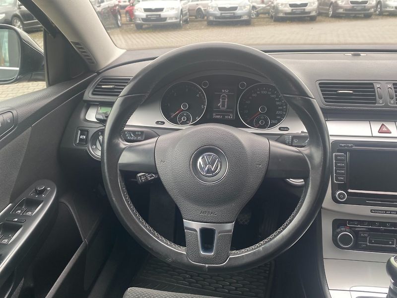 Volkswagen Passat Variant (2010) 1.6 TDi 77 kW - fotka 8 z 28