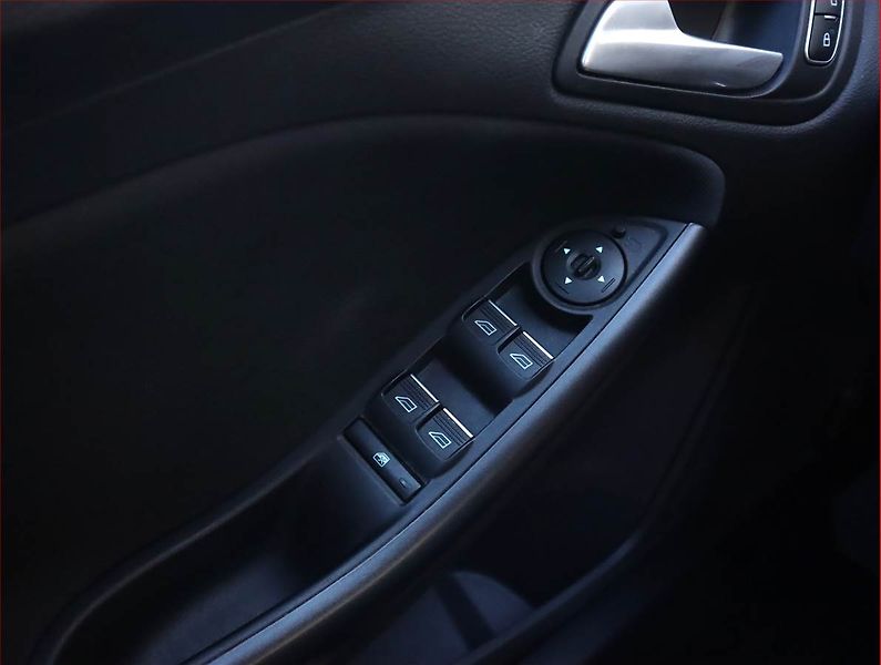 Ford Focus (2016) 1.0 EcoBoost, Serv.kniha - fotka 13 z 16