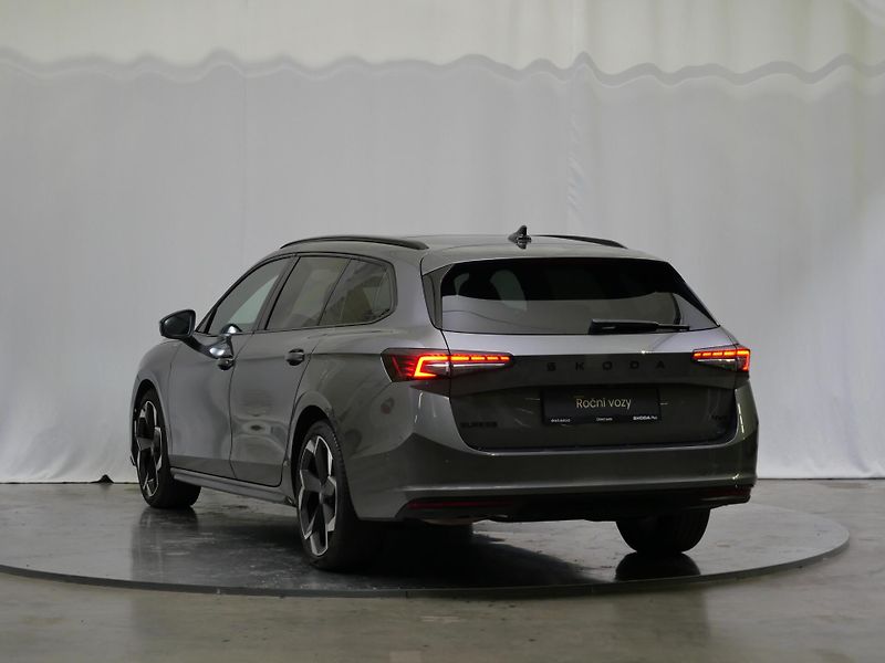 Škoda Superb - fotka 7 z 30
