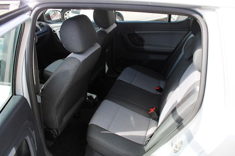 Škoda Fabia (2010) REZERVACE - fotka 10 z 15