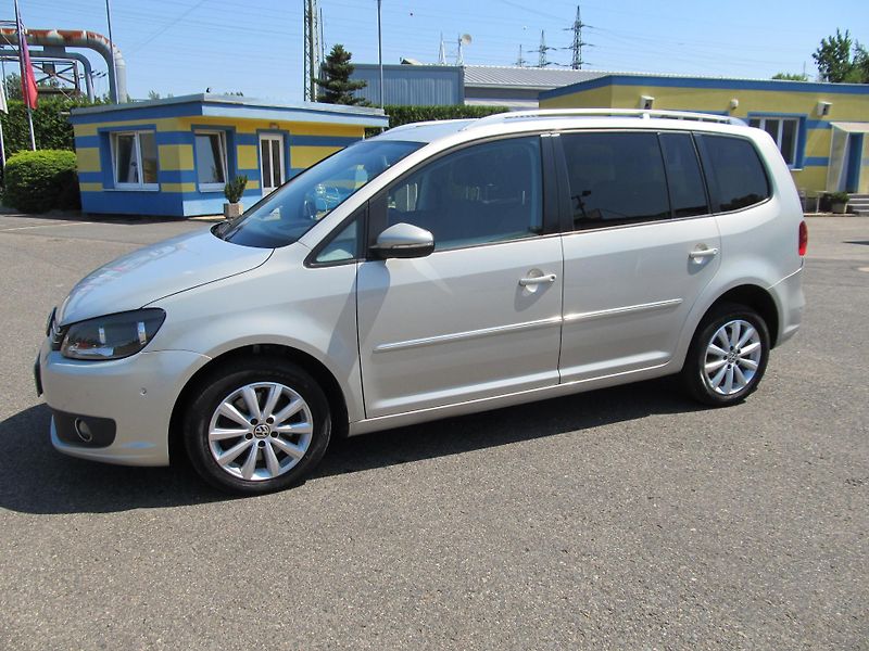 Volkswagen Touran (2011) 2.0TDI 7 míst  - fotka 2 z 60