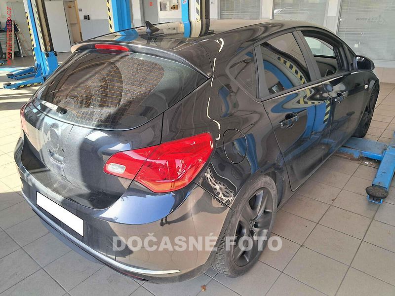 Opel Astra (2014) 2.0 D, ČR, autoAC, temp - fotka 2 z 3