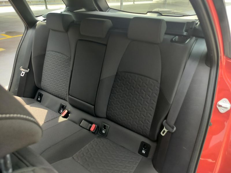 Toyota Corolla 1.8 hybrid business, navigace - fotka 21 z 26