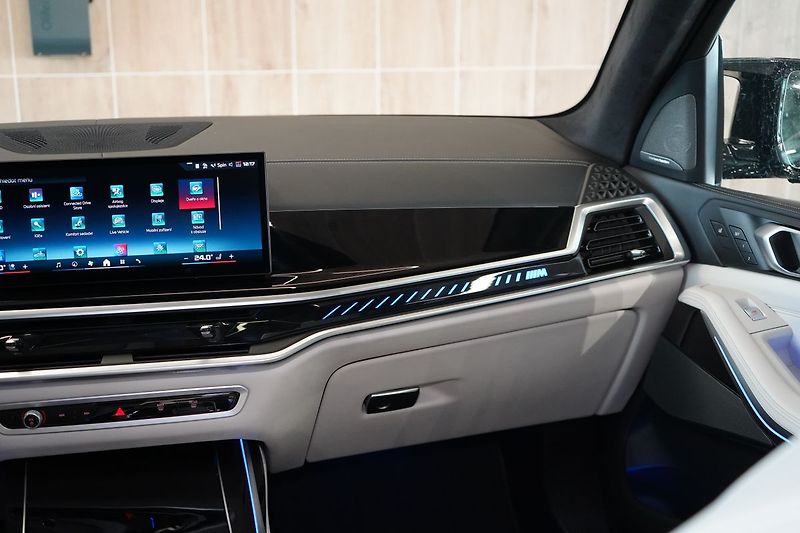 BMW X7 M60i xDrive, Masáž, Skylounge - fotka 50 z 50