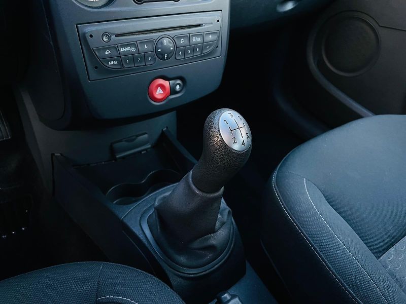Renault Clio 1.2i 55KW MANUÁL 1MAJITEL  - fotka 36 z 42