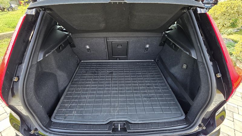 Volvo XC40 (2019) 140kW, AUT, 1. majitel, ČR - fotka 9 z 27