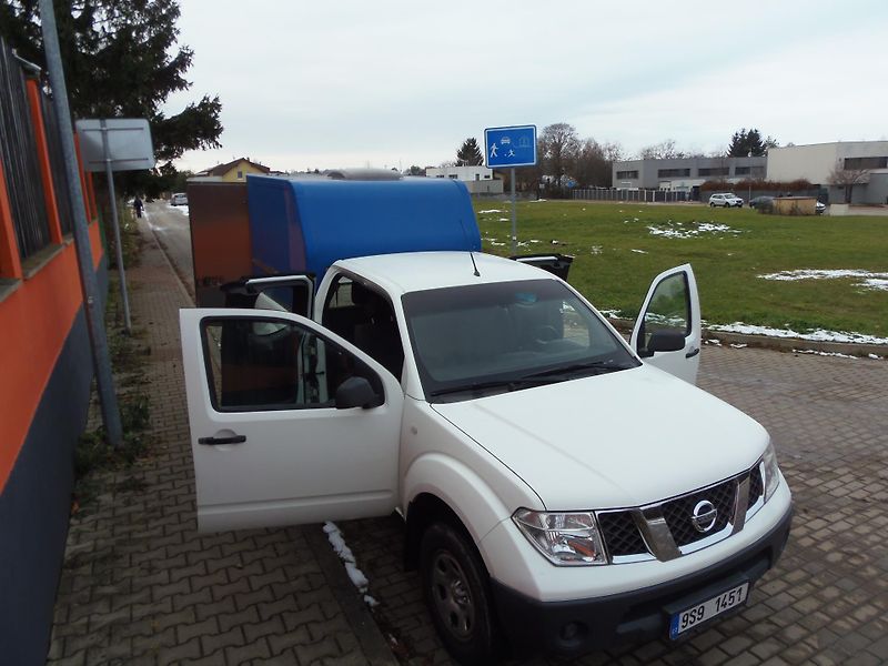 Nissan Navara (2009) King-Cab 2.5 DCi 4x4 tažné 3t - fotka 14 z 22
