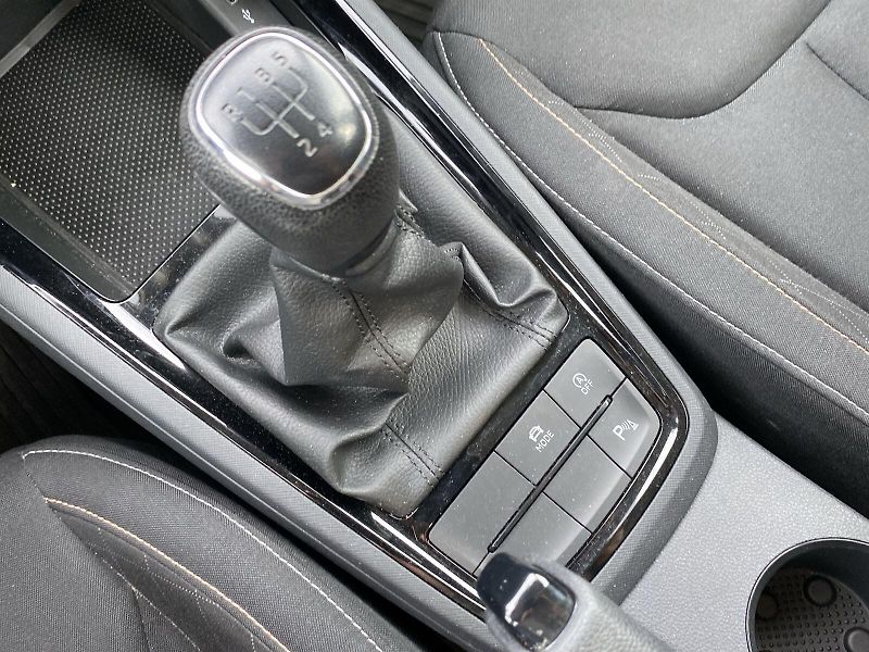 Škoda Kamiq (2023) 1.0 TSI Ambition - fotka 16 z 32