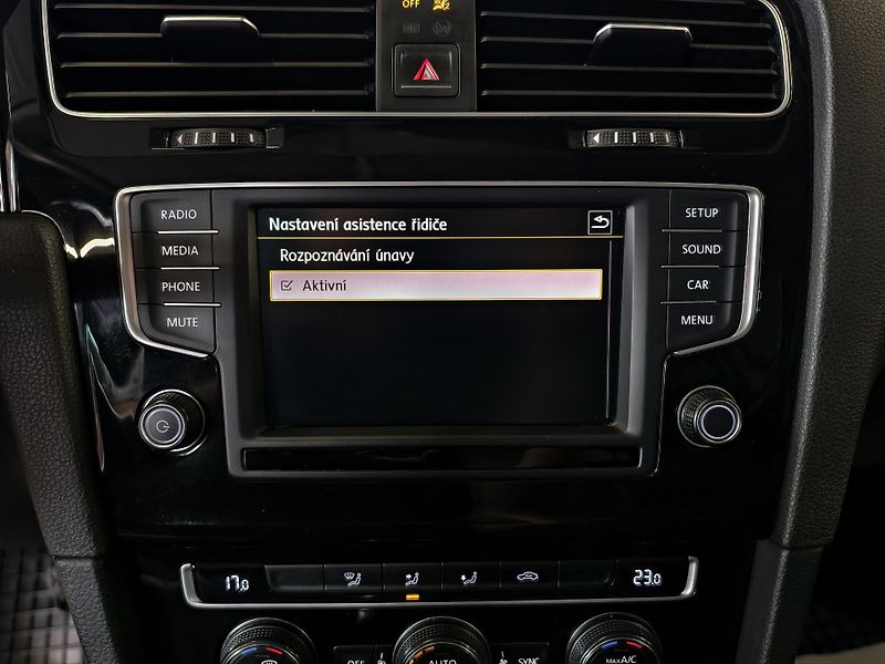 Volkswagen Golf VARIANT 1.6 TDi HIGHLINE, ČR   - fotka 15 z 21