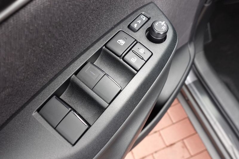Toyota Yaris Cross 1,5 HEV Style - fotka 10 z 33