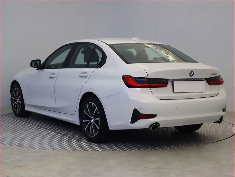 BMW Řada 3 (2020) 330 i, ČR, A/T, Kůže, Serviska - fotka 4 z 16