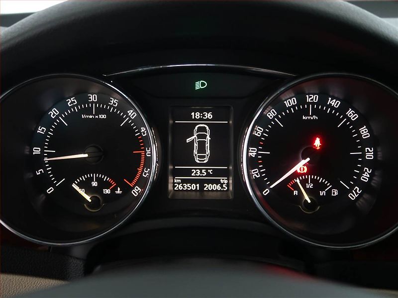 Škoda Superb (2009) 2.0 TDI, Xenony, Tempomat - fotka 11 z 13