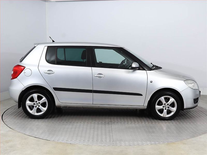 Škoda Fabia (2008) 1.2 12V, po STK, dobrý stav - fotka 6 z 14