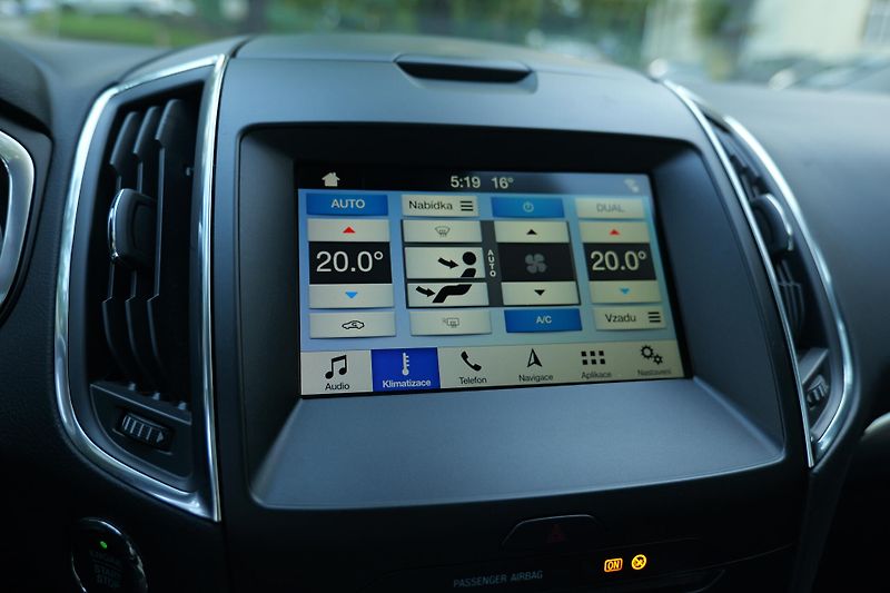 Ford S-MAX 2.0 Kůže Panorama 7 míst Tažné - fotka 34 z 52